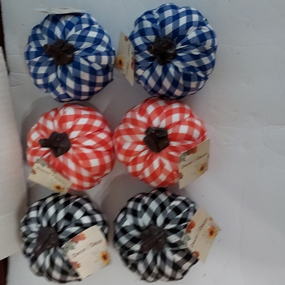 LOT of 6 Plaid Cloth  Pumpkins ,Tags still attached. GUC